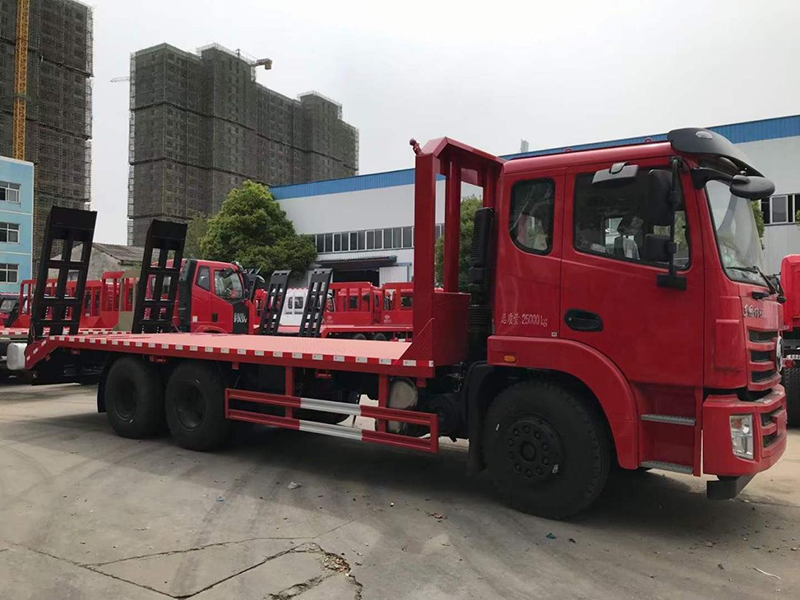 國(guó)六東風(fēng)錦程小三軸平板運(yùn)輸車